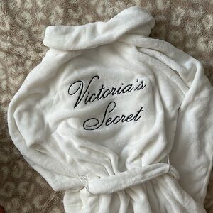 Victoria’s Secret bath robe🤍